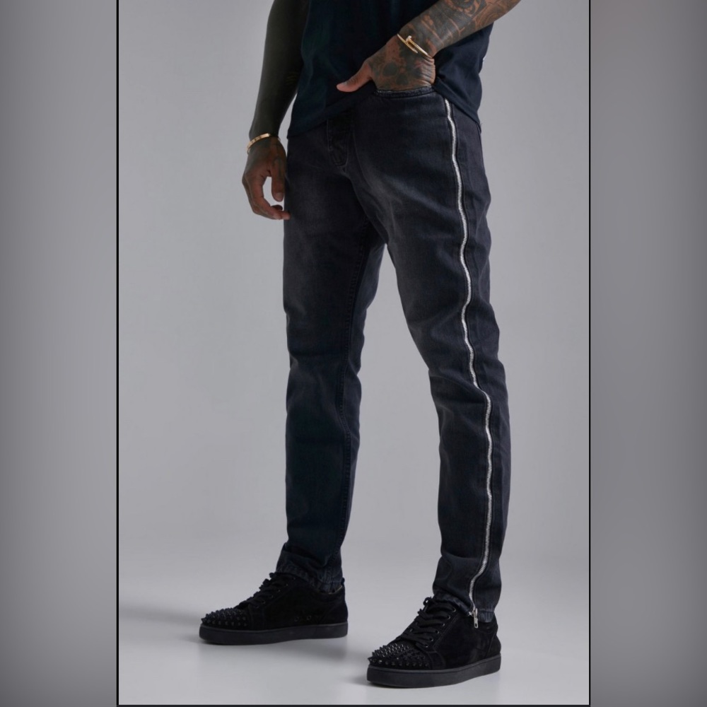 NWT Boohoo MAN black jeans, slim straight leg. Size 38W.